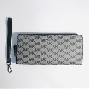 *SOLD* Authentic Michael Kors Travel Wallet